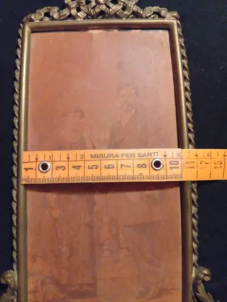 Antico portafoto in ottone