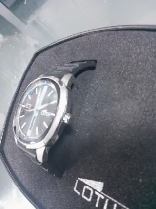 Reloj Lotus Hombre Negro y Plateado