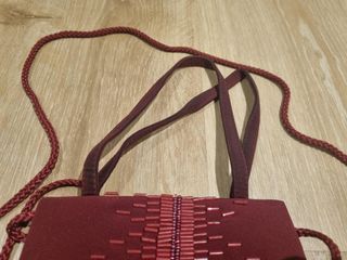 Bolso de fiesta granate con abalorios