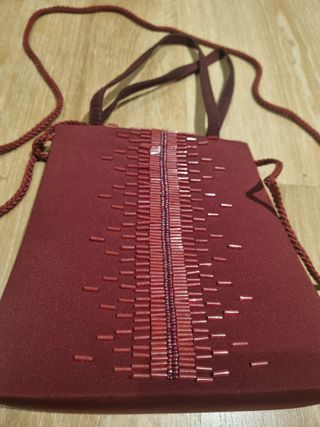 Bolso de fiesta granate con abalorios