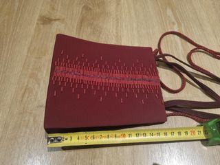 Bolso de fiesta granate con abalorios