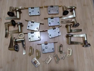 Manivelas y cerraduras para puertas