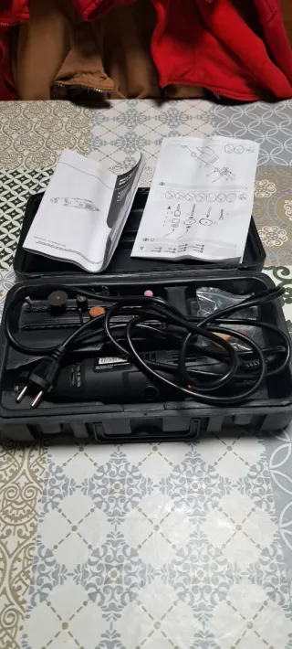 Dremel con accesorios y maletín