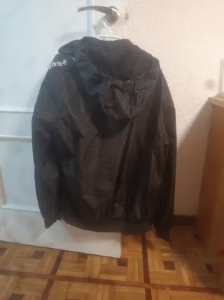 Cortavientos negro nuevo a estrenar