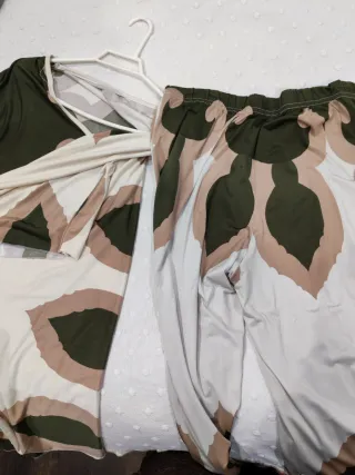 Conjunto blusa y pantalón estampado