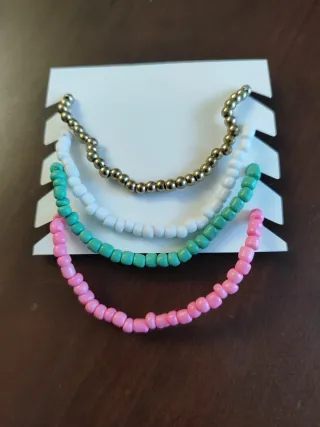 Conjunto 4 pulseras nuevas a estrenar