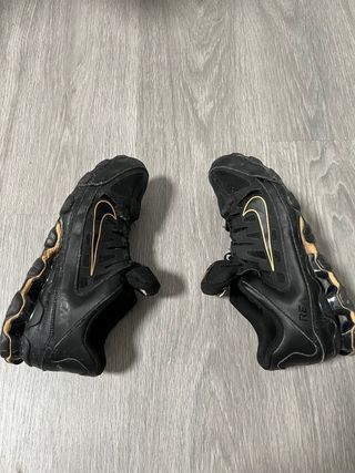 Zapatillas Nike Negras y Doradas