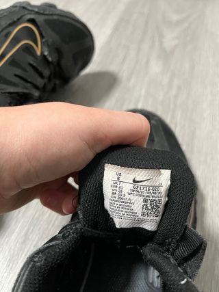 Zapatillas Nike Negras y Doradas