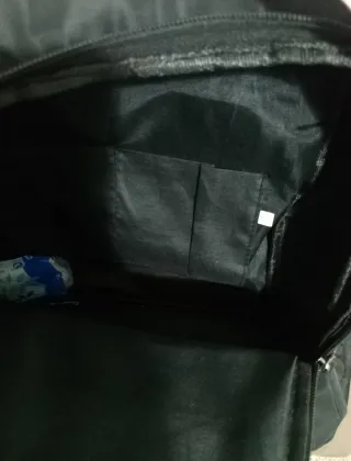 Mochila antirrobo negra y rosa