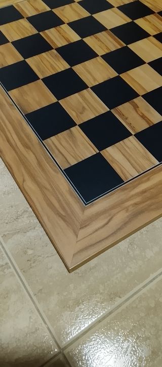 Tablero de Ajedrez Madera Olivo y Tulipa Negra