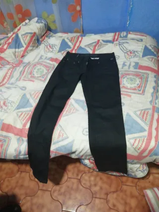 Pantalón vaquero recto negro talla S