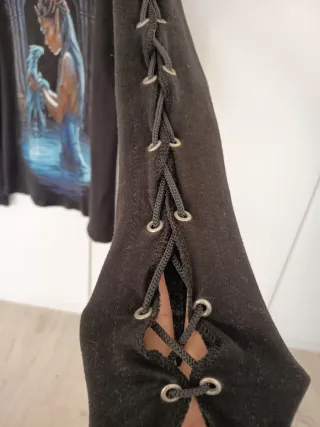 Camiseta negra manga larga con cordones