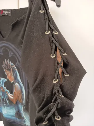 Camiseta negra manga larga con cordones