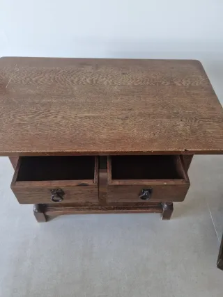 Mesa de madera estilo campo con cajones