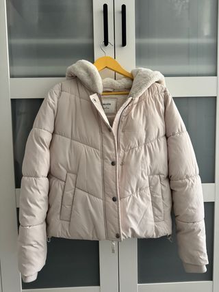 Cazadora Hollister Beige con Capucha Forrada