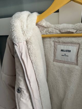 Cazadora Hollister Beige con Capucha Forrada