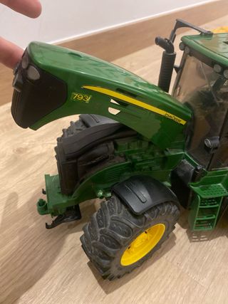 Tractor John Deere 7930 con remolque de Bruder