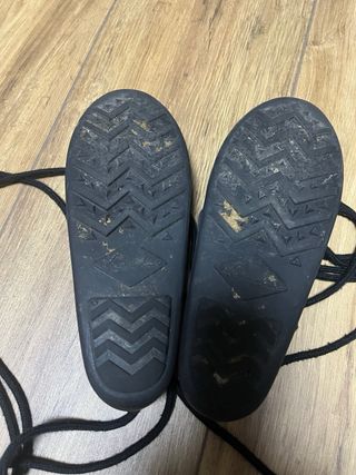 Albarcas negras con cordones talla 34