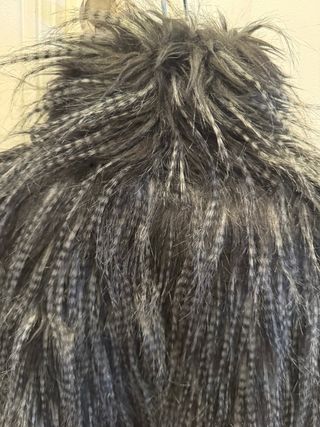 Chaleco crop pelo gris y negro