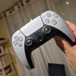 PS5 + Volante Hori + 4 Juegos