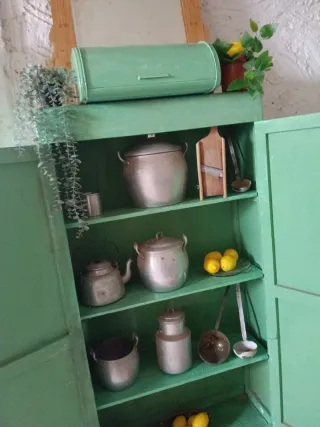 Alacena antigua verde  madera ideal para especiero