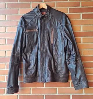 Giubbotto uomo marrone. Pelle di pecora. Stile retrò vintage