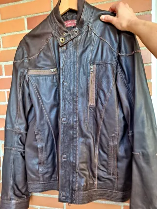 Giubbotto uomo marrone. Pelle di pecora. Stile retrò vintage