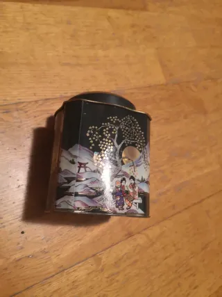 Caja de lata decorada estilo oriental 13x10x10cm