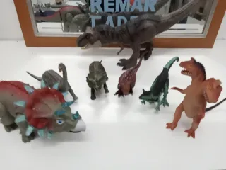 Lote de muñecos dinosaurios