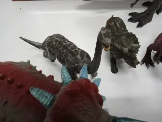Lote de muñecos dinosaurios