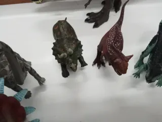 Lote de muñecos dinosaurios