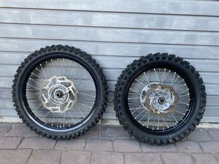 Llantas Kawasaki KX KXF con neumáticos