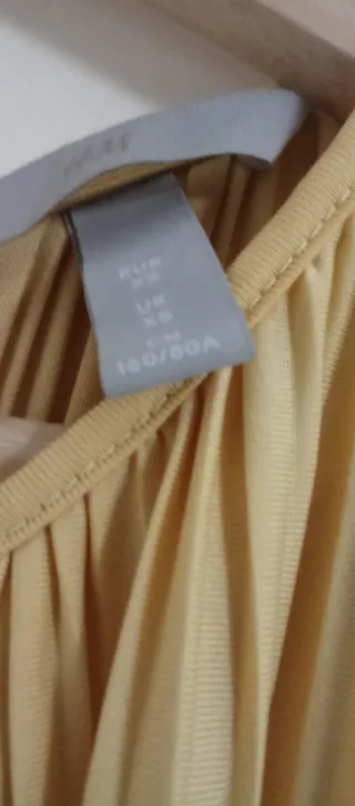 Vestido H&M plisado amarillo