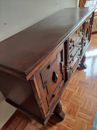 Dos trincheros antiguos de nogal