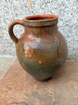 Puchero de barro antiguo