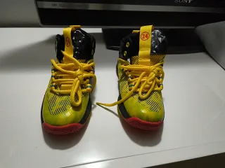 Zapatillas Baloncesto Amarillas Talla 32