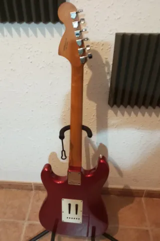 Guitarra Squier Standard Stratocaster