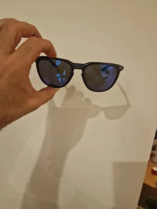 Gafas de sol Oakley negras y azules