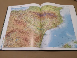 Atles Geogràfic de Catalunya i el Món (Catalan ...