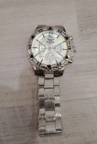 Reloj de pulsera plateado