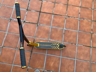 Patinete Scooter Tijuana Negro/Dorado