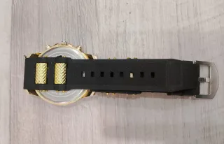 Reloj Dorado y Negro