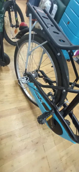 Bicicleta de paseo con cesta