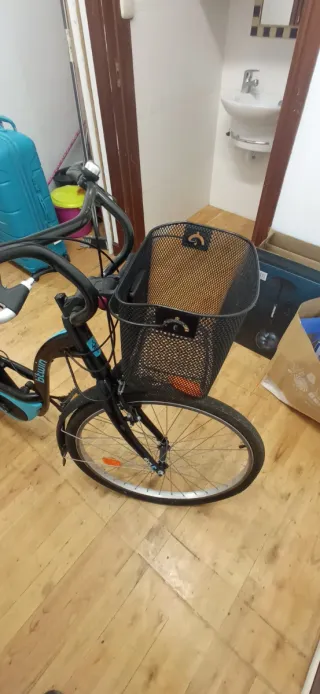 Bicicleta de paseo con cesta