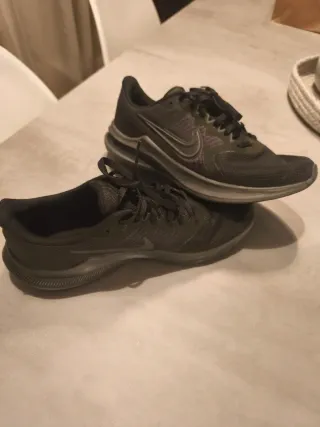 Nike Downshifter 11 Scarpe Nere in Ottimo Stato