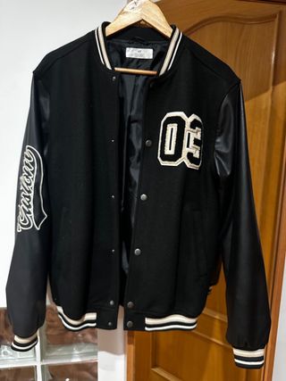 Cazadora universitaria H&M Negra Talla M 170-188cm