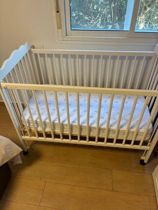 Cuna de bebé blanca . Se regala trona de Ikea