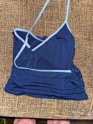 Camiseta azul con tirantes