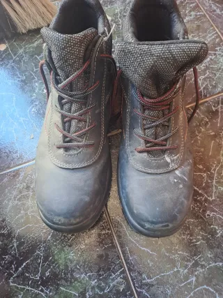 Botas de seguridad PANTER negras y rojas