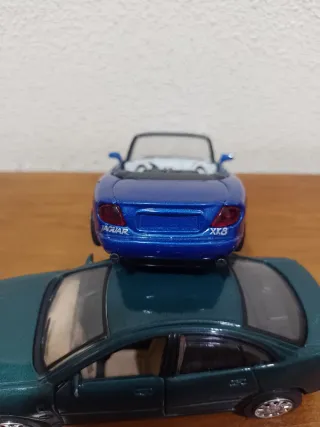 Miniaturas Audi A4 y Jaguar XK8 escala 1/32